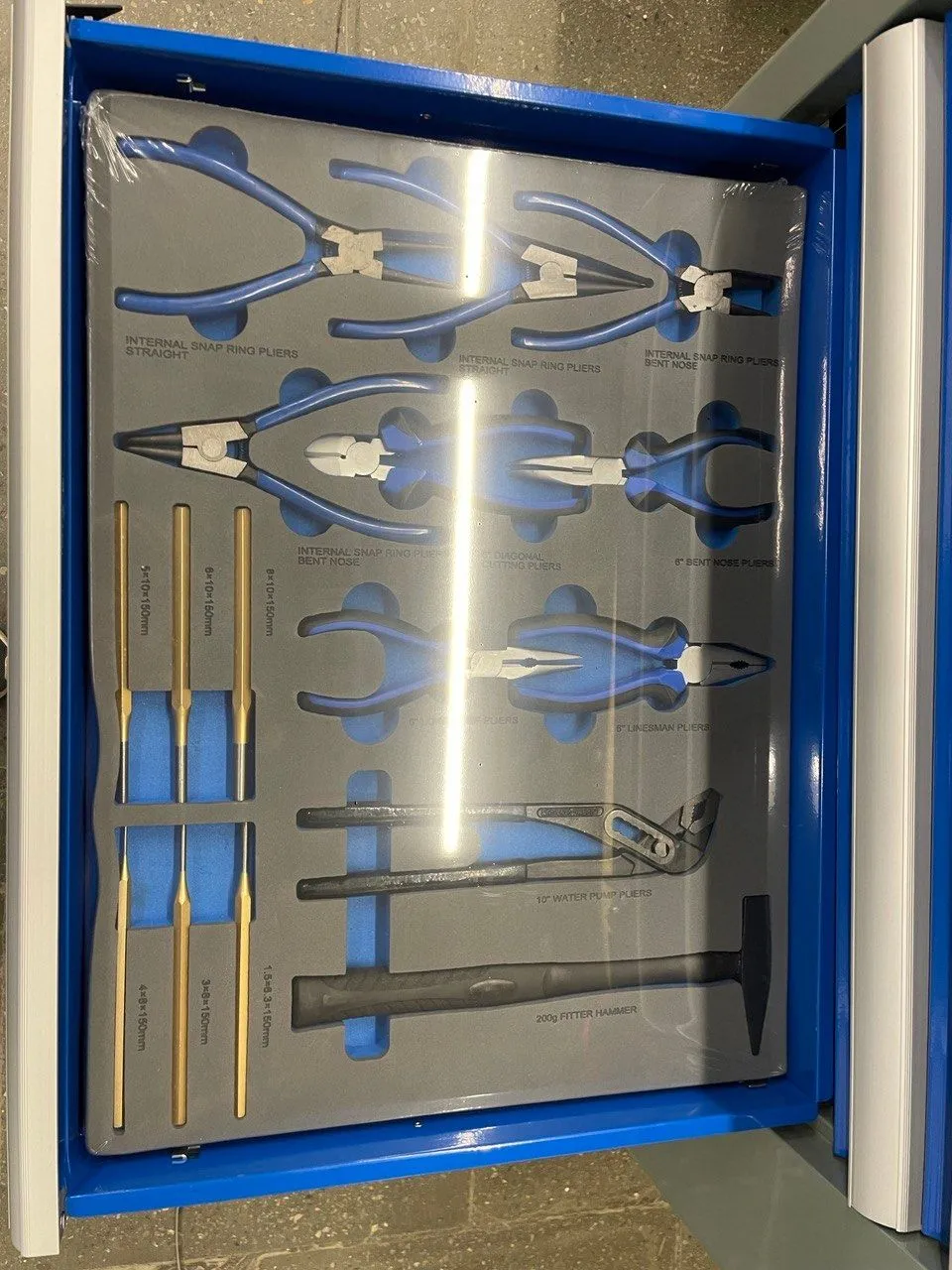 Тележка инструментальная с набором инструмента 255 предметов купить